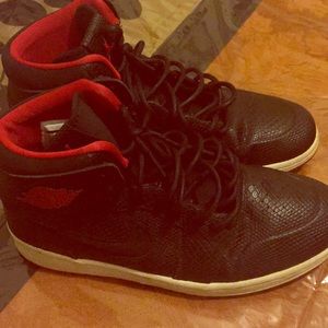 🚨🚨🚨JORDAN 1 HIGH SNAKE SKIN🚨🚨🚨